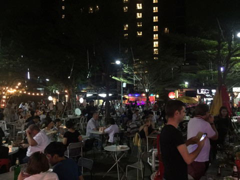 W Market,バンコク,おすすめ,ビアガーデン,プラカノン,プラカノン広場,おいしい,ビアホール,屋外,レストラン,スクンビット,W District