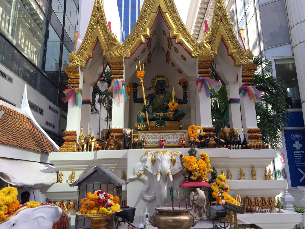おすすめ,有名,ご利益タイ,バンコク,旅行,パワースポット,ビジネス,厄除け,アマリンプラザ,インドラ,ターウ・アマリン,タンブン
