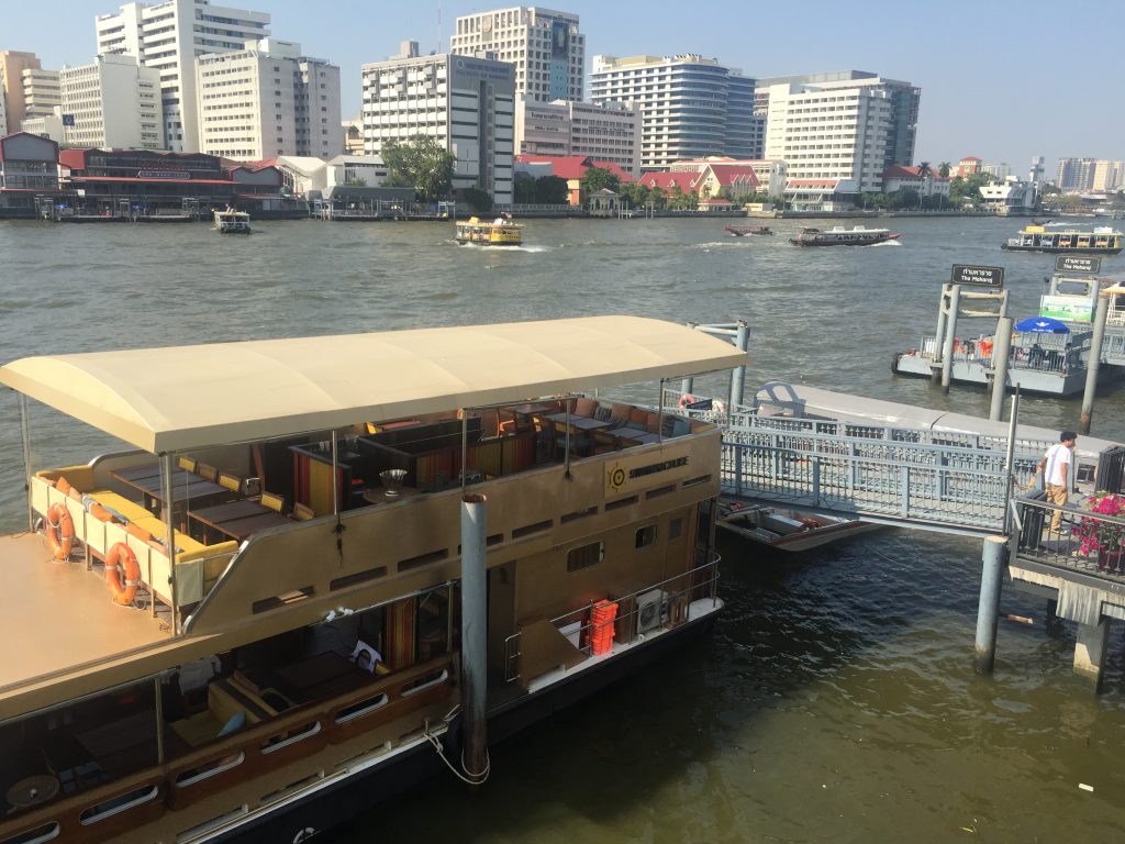 ターマハラート,THA MAHARAJ,チャオプラヤー川,ショッピングモール,バンコク,タイ,旅行,観光,ワットプラケオ,ワットポー,レストラン,カフェ,王宮,ワットアルン