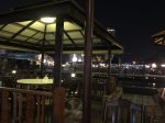 シーナカリンの観光スポット 有名なタラートロットファイ の近くにあるおすすめのタイ料理レストラン。Gai Yang Klang Bueng(ガイヤーン・クラーン・ブン　ガイヤーン(タイ風の焼き鳥)がおいしい。10バーツで池にいるナマズに餌をあげてタンブンも。近くに東急百貨店やシーコン・スクエア・ショッピングセンター