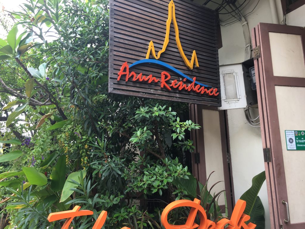 The Deck,Arun Residence,ザ デック,アルンレジデンス,タイ,旅行,バンコク,観光,三大寺院,ワットポー,涅槃寺院,ワットプラケオ,王宮,エメラルド寺院,ワットアルン,暁の寺院,レストラン,おすすめ,眺め,絶景,チャオプラヤー川