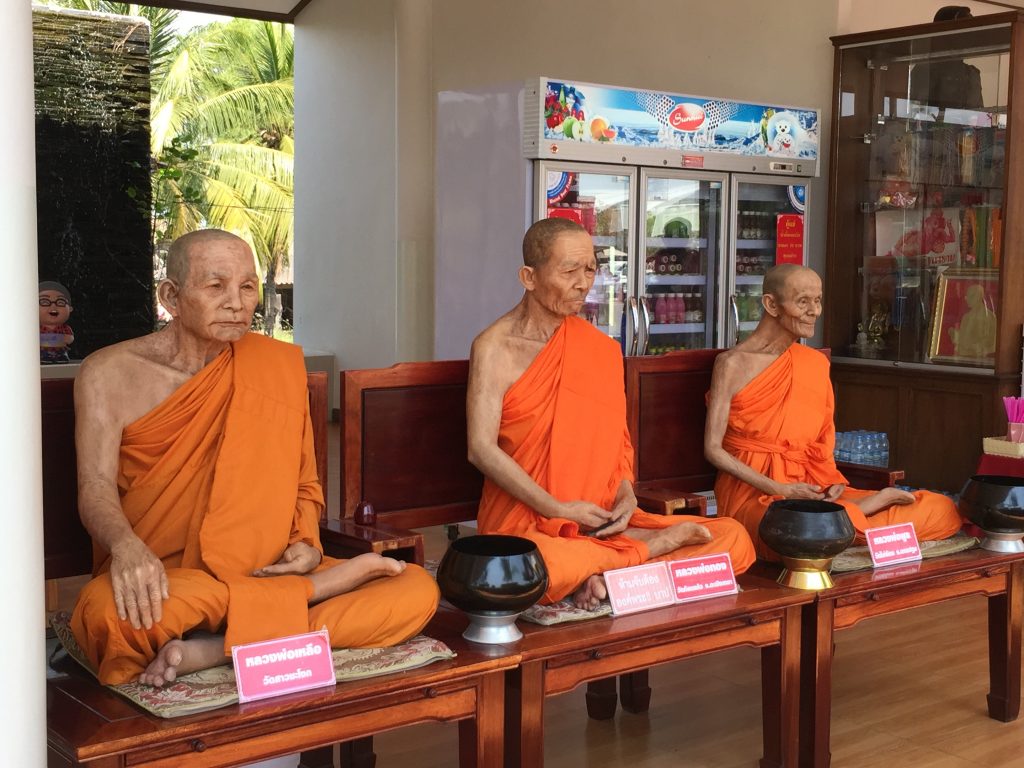 Wat Saman Rattanaram,ワット・サマン・ラタナラム,ワットサマン,ピンクガネーシャ,神様,パワースポット,関聖帝君,観音菩薩,ブラフマー,ゴールデンロック