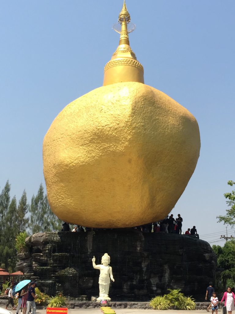 Wat Saman Rattanaram,ワット・サマン・ラタナラム,ワットサマン,ピンクガネーシャ,神様,パワースポット,関聖帝君,観音菩薩,ブラフマー,ゴールデンロック