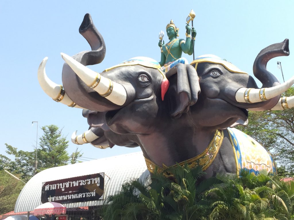 Wat Saman Rattanaram,ワット・サマン・ラタナラム,ワットサマン,ピンクガネーシャ,神様,パワースポット,関聖帝君,観音菩薩,ブラフマー,ゴールデンロック