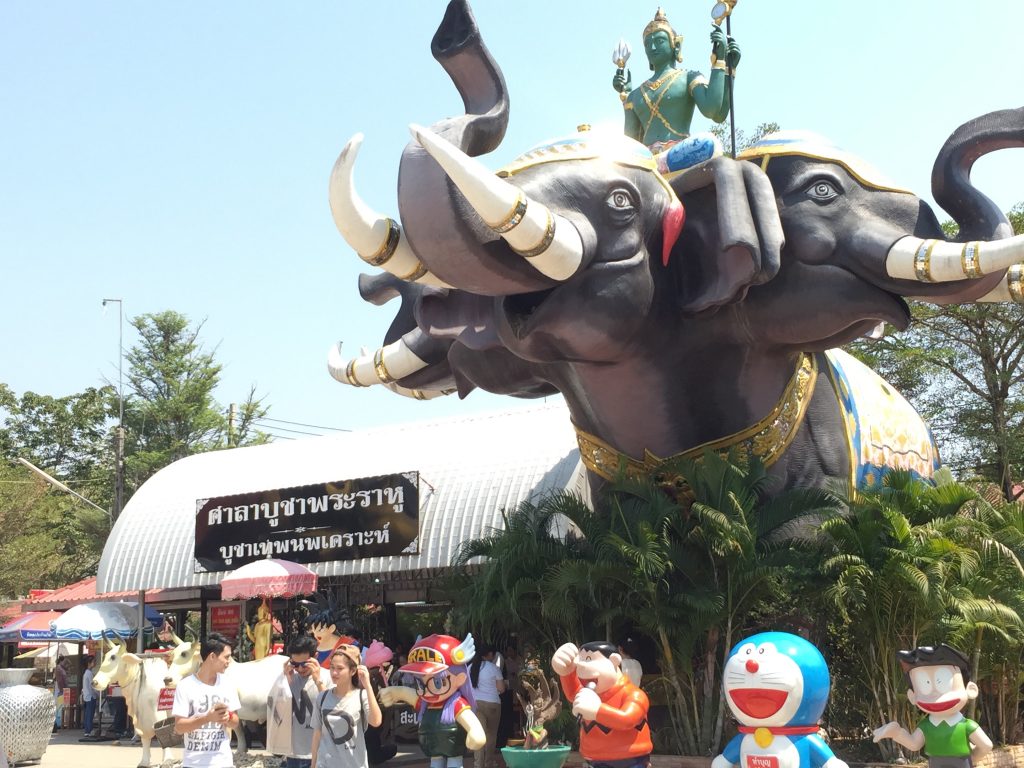 Wat Saman Rattanaram,ワット・サマン・ラタナラム,ワットサマン,ピンクガネーシャ,神様,パワースポット,関聖帝君,観音菩薩,ブラフマー,ゴールデンロック