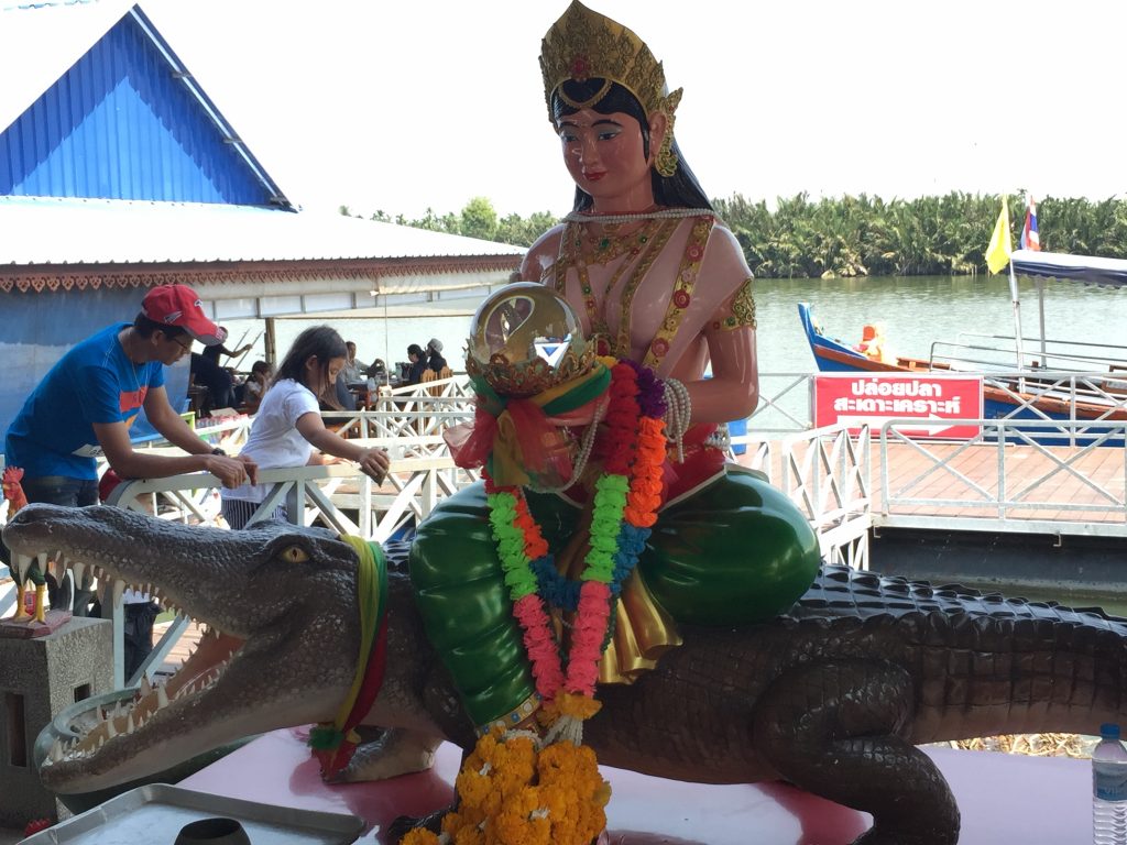 Wat Saman Rattanaram,ワット・サマン・ラタナラム,ワットサマン,ピンクガネーシャ,神様,パワースポット,関聖帝君,観音菩薩,ブラフマー,ゴールデンロック