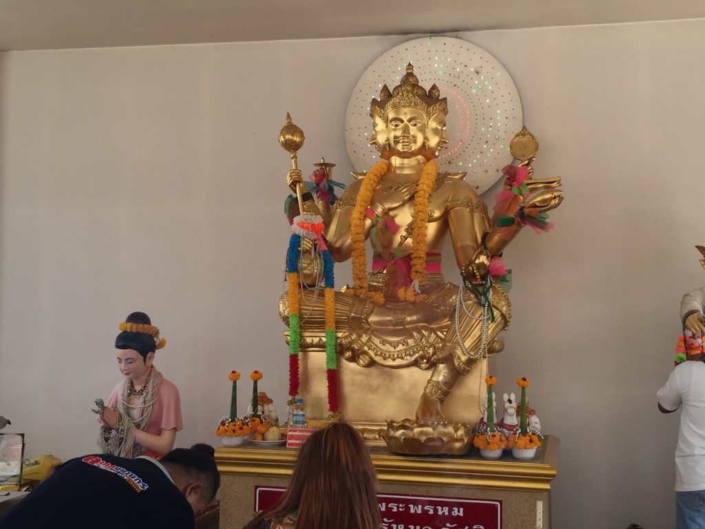 Wat Saman Rattanaram,ワット・サマン・ラタナラム,ワットサマン,ピンクガネーシャ,神様,パワースポット,関聖帝君,観音菩薩,ブラフマー,ゴールデンロック