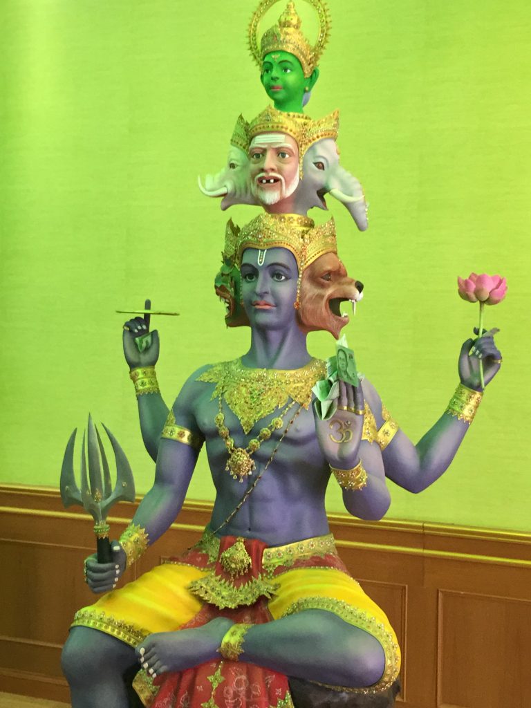 Wat Saman Rattanaram,ワット・サマン・ラタナラム,ワットサマン,ピンクガネーシャ,神様,パワースポット,関聖帝君,観音菩薩,ブラフマー,ゴールデンロック