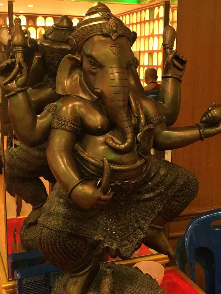 Wat Saman Rattanaram,ワット・サマン・ラタナラム,ワットサマン,ピンクガネーシャ,神様,パワースポット,関聖帝君,観音菩薩,ブラフマー,ゴールデンロック