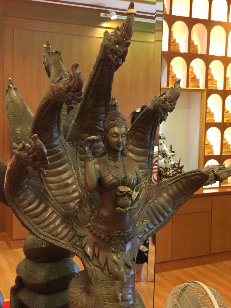 Wat Saman Rattanaram,ワット・サマン・ラタナラム,ワットサマン,ピンクガネーシャ,神様,パワースポット,関聖帝君,観音菩薩,ブラフマー,ゴールデンロック
