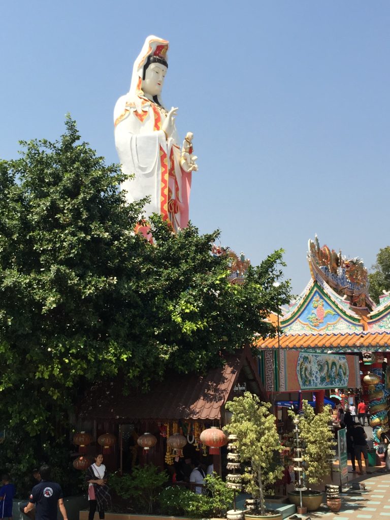 Wat Saman Rattanaram,ワット・サマン・ラタナラム,ワットサマン,ピンクガネーシャ,神様,パワースポット,関聖帝君,観音菩薩,ブラフマー,ゴールデンロック