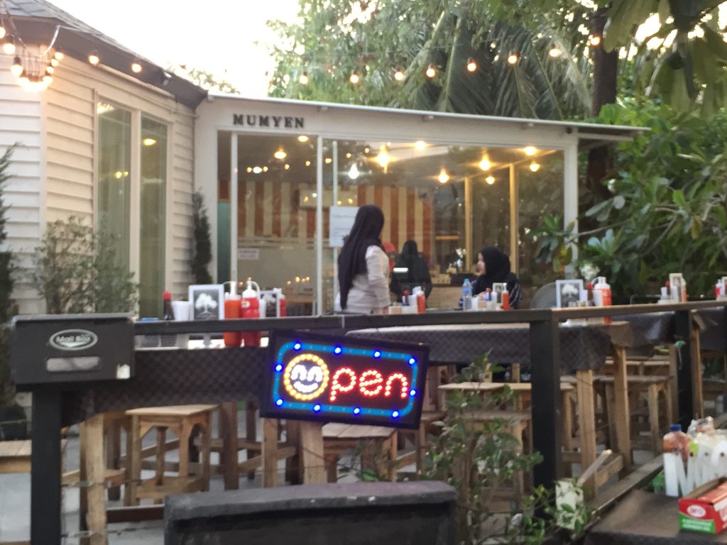 MUMYEN & STEAK,バンコク,郊外,激安,グルメ,ステーキ,ウドムスック,オンヌット,チャルムプラキアット ラチャカム通り,ローカルすぎて伝わらない(かもしれない)グルメ情報,安い,おいしい,おすすめ