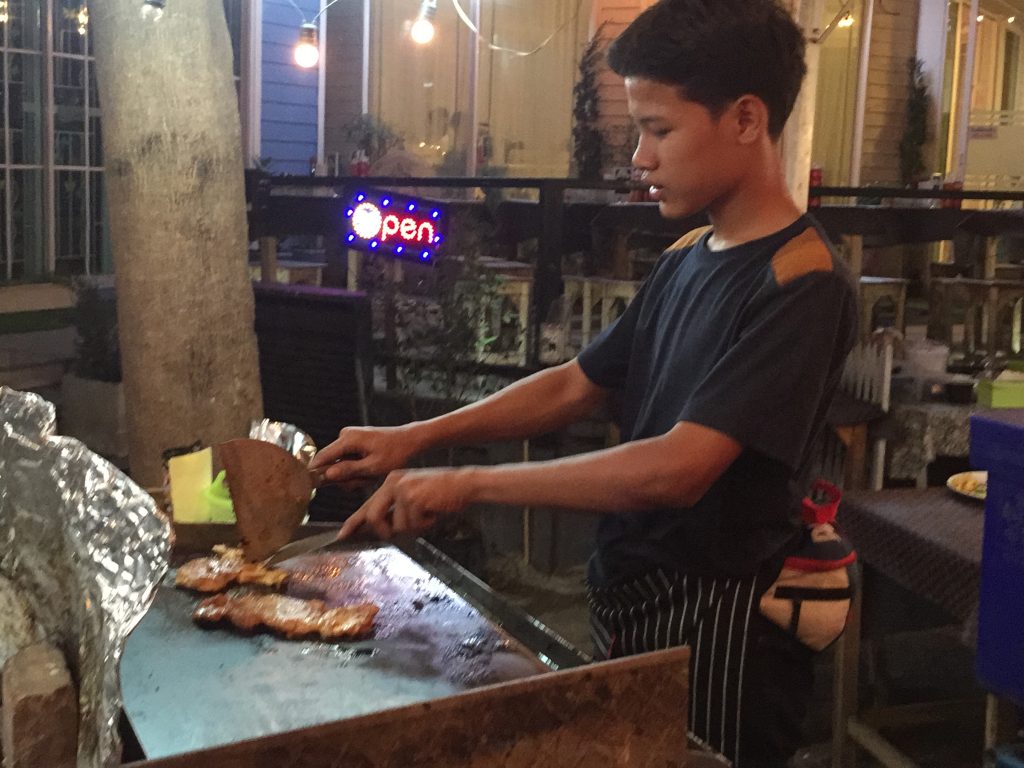 MUMYEN & STEAK,バンコク,郊外,激安,グルメ,ステーキ,ウドムスック,オンヌット,チャルムプラキアット ラチャカム通り,ローカルすぎて伝わらない(かもしれない)グルメ情報,安い,おいしい,おすすめ