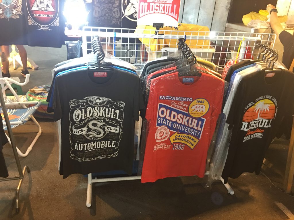 ローカル,市場,マーケット,若者,タイ,バンコク,ラムイントラ,ナイトマーケット,リアップ ドゥアン ナイトマーケット,Talad Liab Duan Night Market by the Highway,プラディットマヌタム