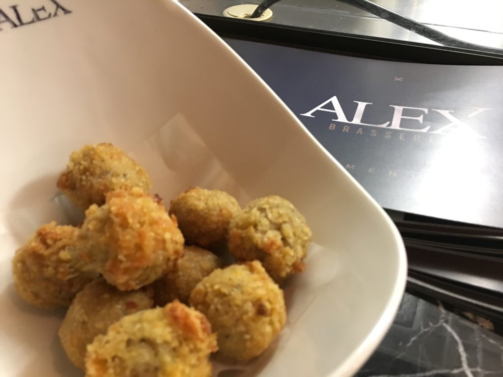 タイ,人デート,Alex Brasserie,NaNa,ナナ駅,レストラン,アレックスブラッスリー,デート,おすすめ,雰囲気,ハウスミュージック,オープン