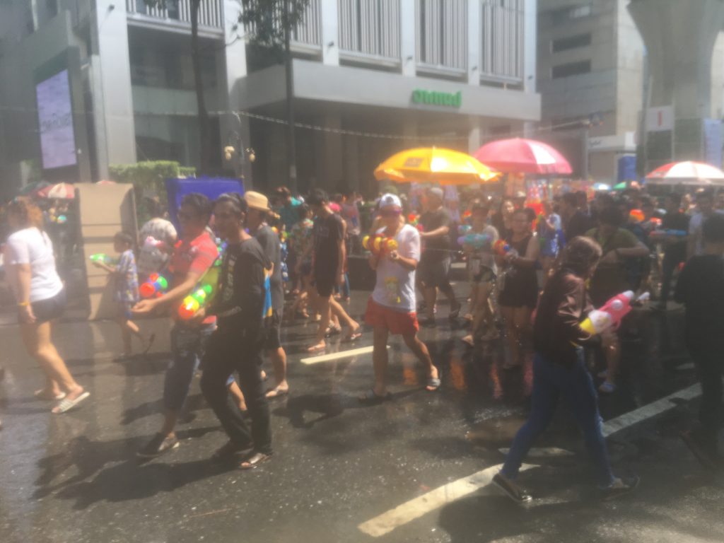 タイ,旅行,バンコク,ソンクラーン,シーロム,正月,水かけ祭り,無礼講,お祭り,ソンクラン,Songkran,2017年