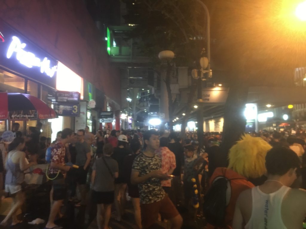 タイ,旅行,バンコク,ソンクラーン,シーロム,正月,水かけ祭り,無礼講,お祭り,ソンクラン,Songkran,2017年
