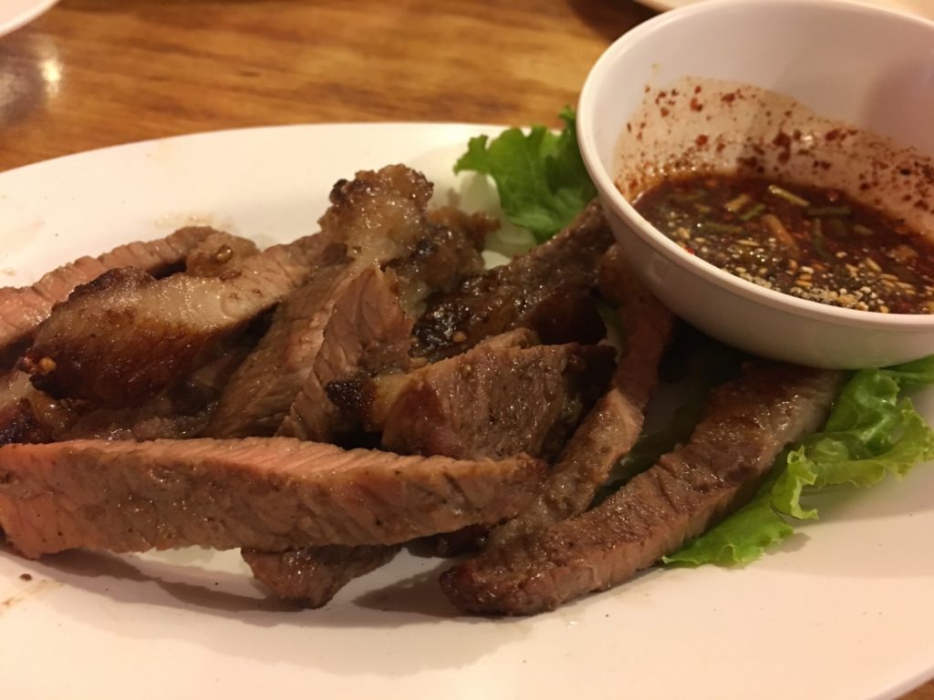 บ้านอีสานเมืองยศ,Baan E-sarn Muang yot,バーン イサーン ムアンヨット,アソーク駅,スクンビットソイ31,タイ料理,イサーン料理,バンコク,タイ,おすすめ,おいしい,ソムタム,ガイヤーン,コームーヤン