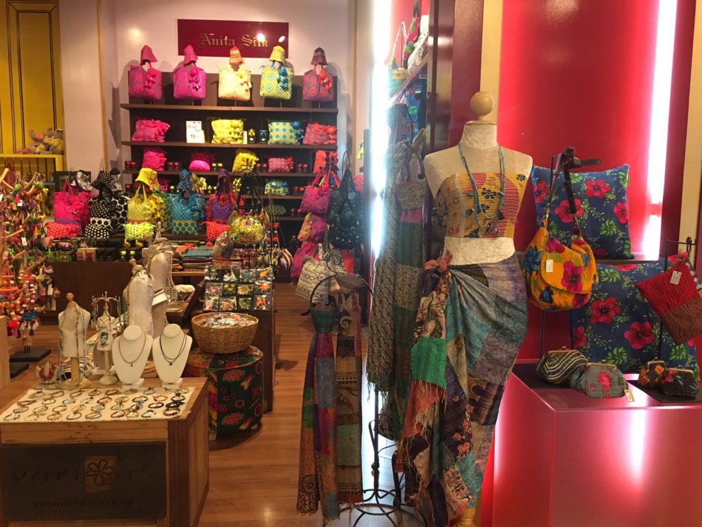 タイ,バンコク,旅行,観光,ショッピング,買い物,サイアムパラゴン,情報,説明,場所,デパート,高級,ナラヤ,アロマ,オイル