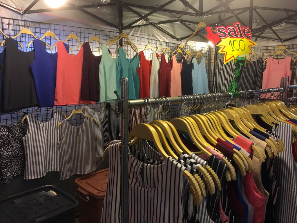 Talat Rotfai Ratchada,タラートロットファイ・ラチャダー,タイ,バンコク,ナイトマーケット,市場,ラチャダー,タイランドカルチャーセンター駅,行き方,説明,住所