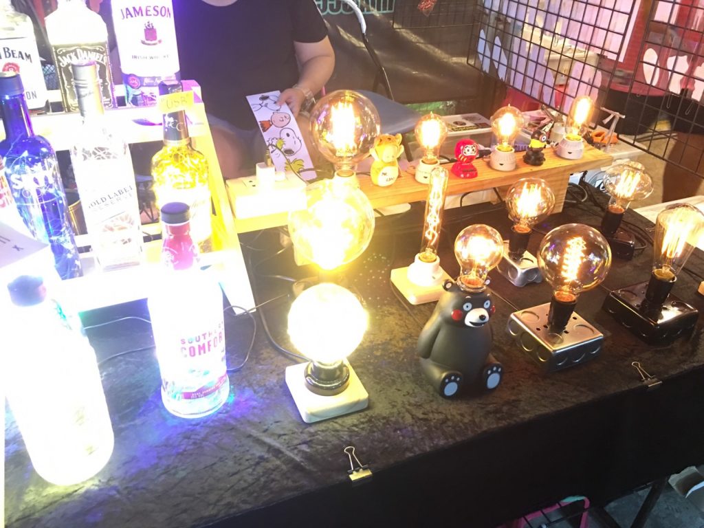 Talat Rotfai Ratchada,タラートロットファイ・ラチャダー,タイ,バンコク,ナイトマーケット,市場,ラチャダー,タイランドカルチャーセンター駅,行き方,説明,住所