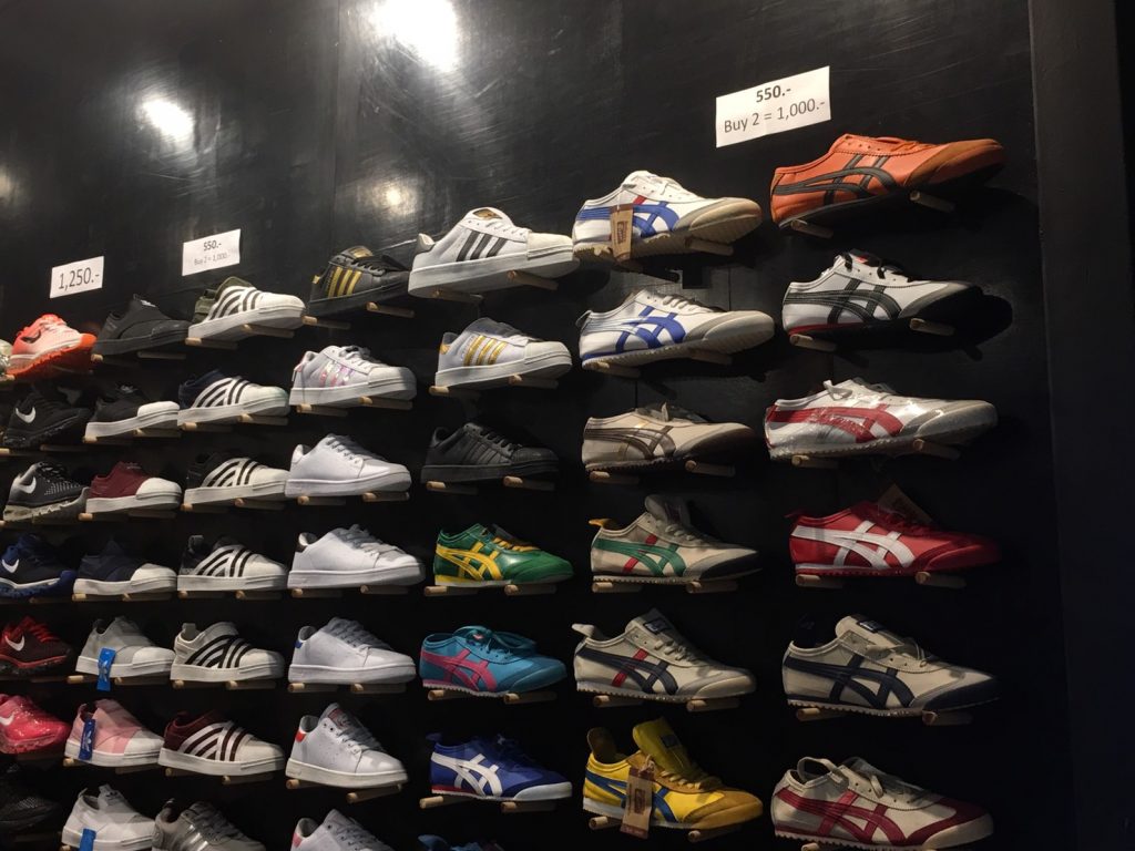 Talat Rotfai Ratchada,タラートロットファイ・ラチャダー,タイ,バンコク,ナイトマーケット,市場,ラチャダー,タイランドカルチャーセンター駅,行き方,説明,住所