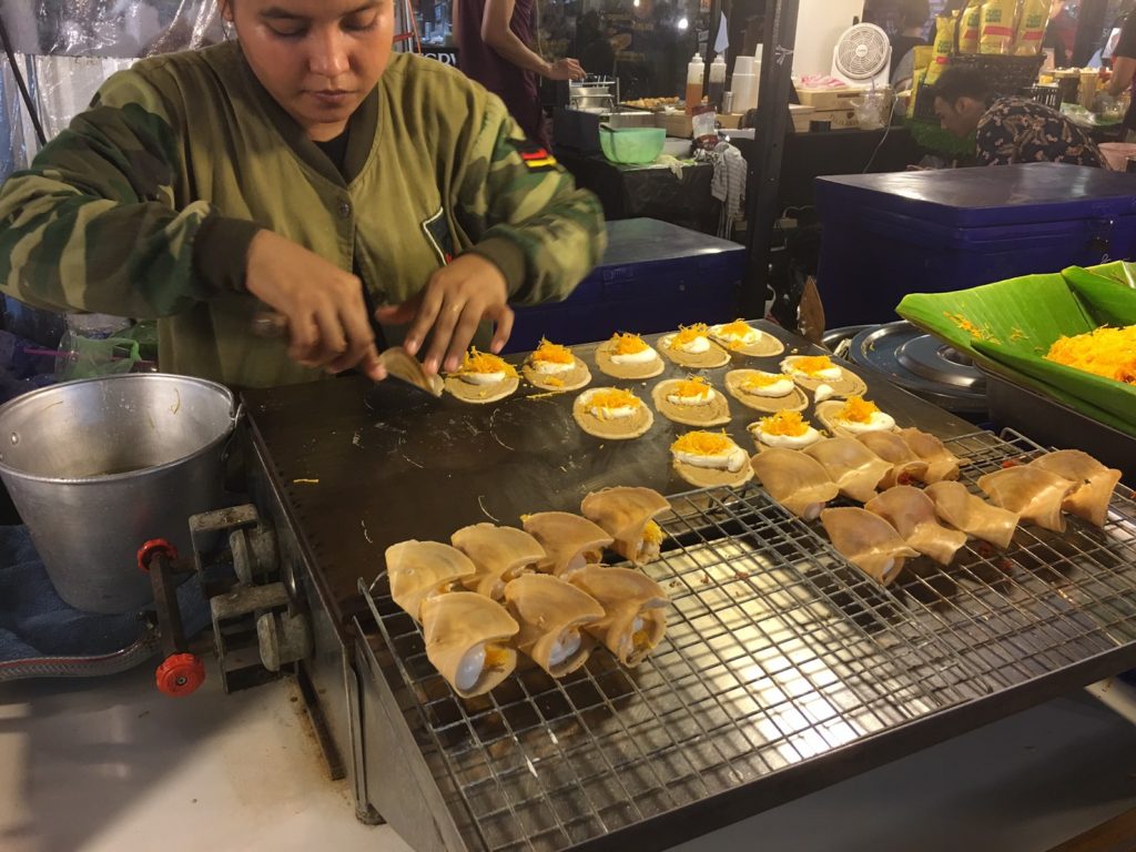 Talat Rotfai Ratchada,タラートロットファイ・ラチャダー,タイ,バンコク,ナイトマーケット,市場,ラチャダー,タイランドカルチャーセンター駅,行き方,説明,住所