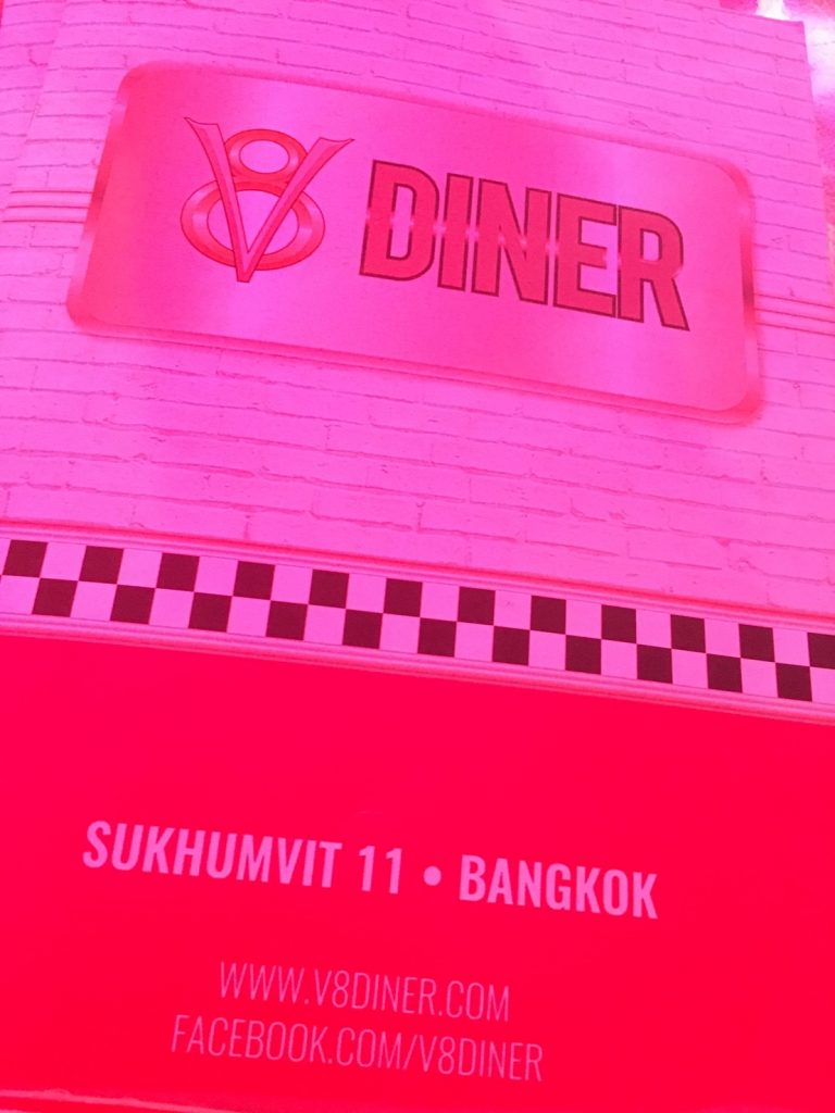 V8 Dinner,ナナ駅,NaNa,スクンビットソイ11,インサニティ,Insanity,アメリカンダイナー,バー,レストラン