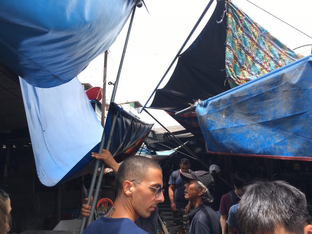 Mae Klong Market,メークロン市場,鉄道市場,タイ,バンコク,旅行,観光,おすすめ,行き方,住所,地図,説明,時刻表