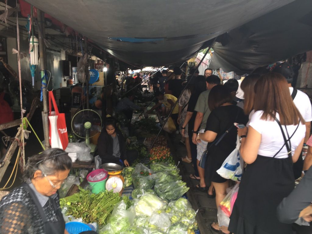 Mae Klong Market,メークロン市場,鉄道市場,タイ,バンコク,旅行,観光,おすすめ,行き方,住所,地図,説明,時刻表