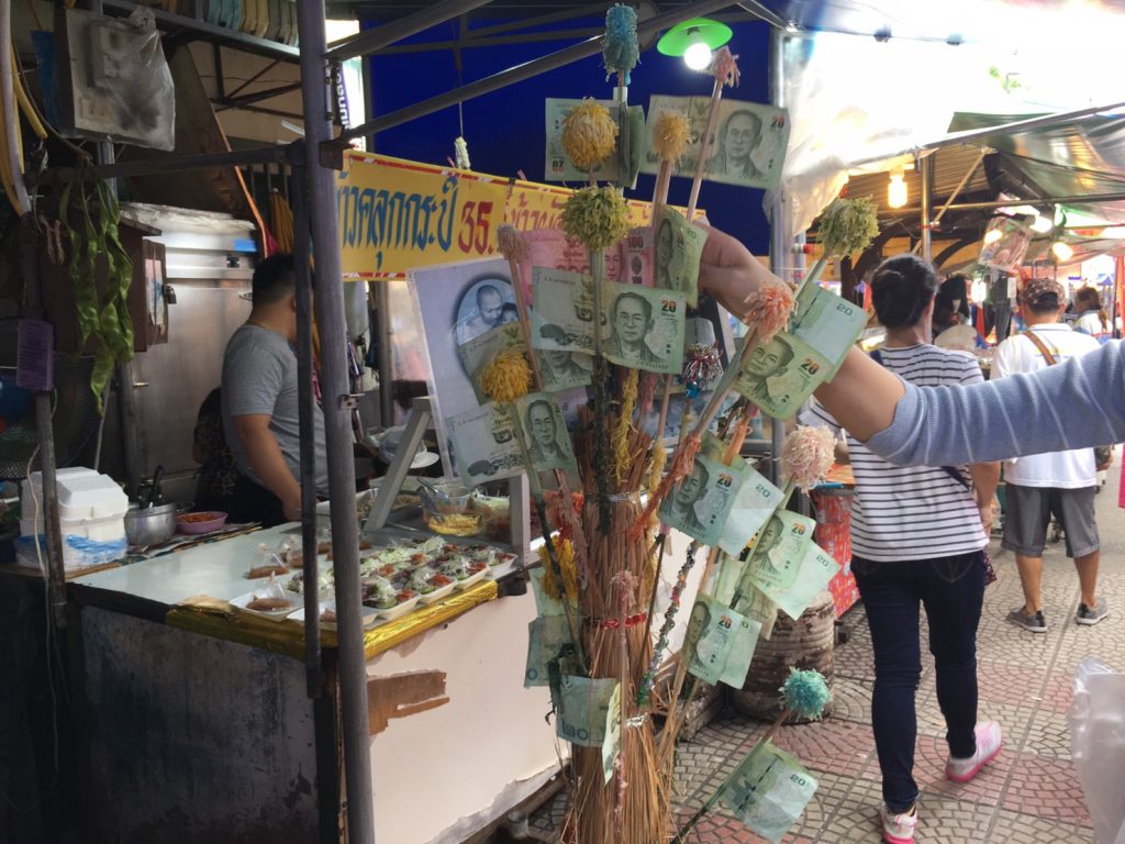 アンパワー水上マーケット,Amphawa Floating Market,ตลาดน้ำอัมพวา,タイ,バンコク,旅行,観光,スポット,水上マーケット,市場,ローカル市場,行き方,説明