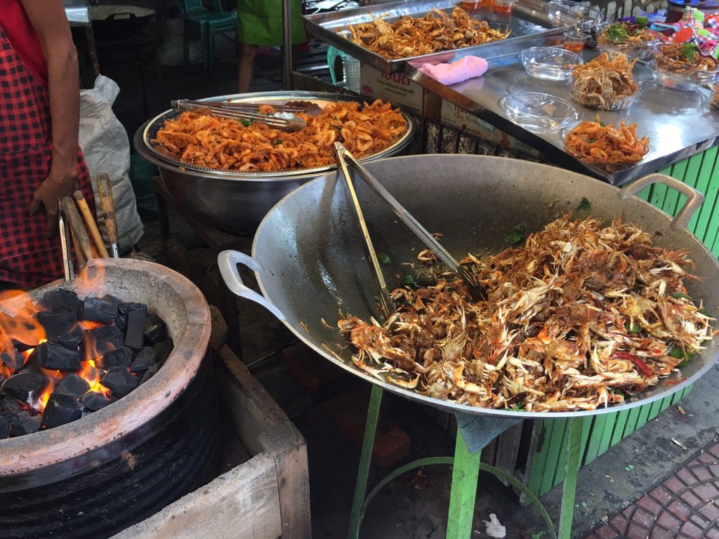 アンパワー水上マーケット,Amphawa Floating Market,ตลาดน้ำอัมพวา,タイ,バンコク,旅行,観光,スポット,水上マーケット,市場,ローカル市場,行き方,説明