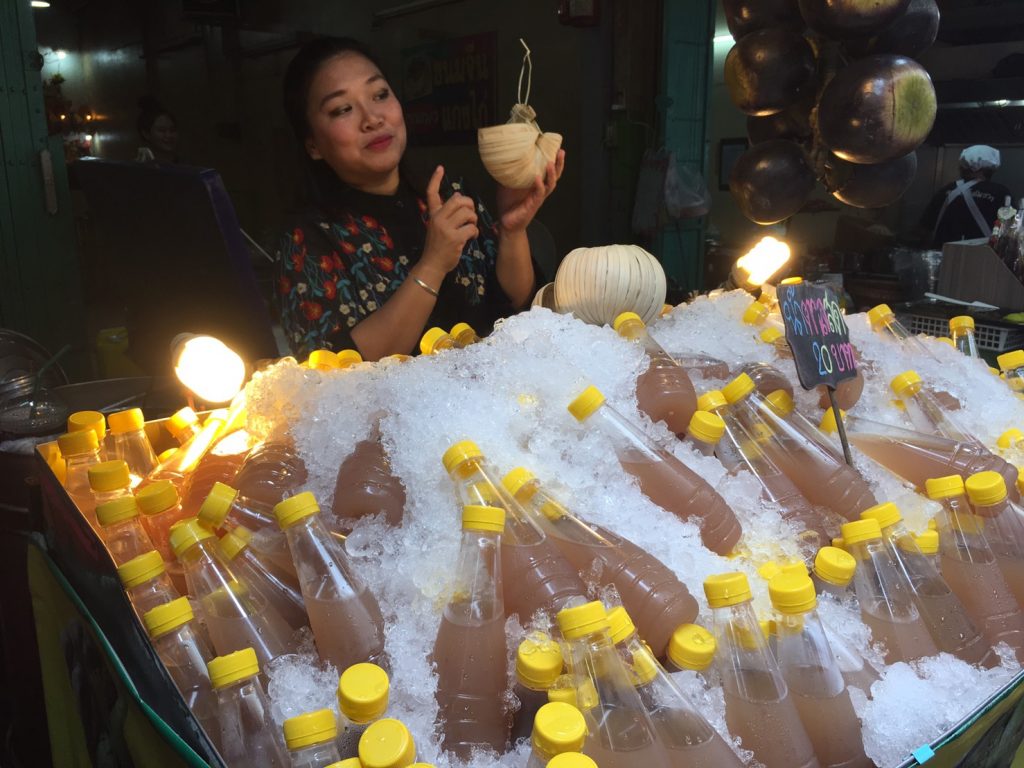 アンパワー水上マーケット,Amphawa Floating Market,ตลาดน้ำอัมพวา,タイ,バンコク,旅行,観光,スポット,水上マーケット,市場,ローカル市場,行き方,説明