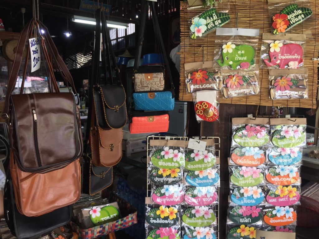 アンパワー水上マーケット,Amphawa Floating Market,ตลาดน้ำอัมพวา,タイ,バンコク,旅行,観光,スポット,水上マーケット,市場,ローカル市場,行き方,説明