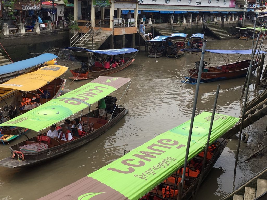 アンパワー水上マーケット,Amphawa Floating Market,ตลาดน้ำอัมพวา,タイ,バンコク,旅行,観光,スポット,水上マーケット,市場,ローカル市場,行き方,説明