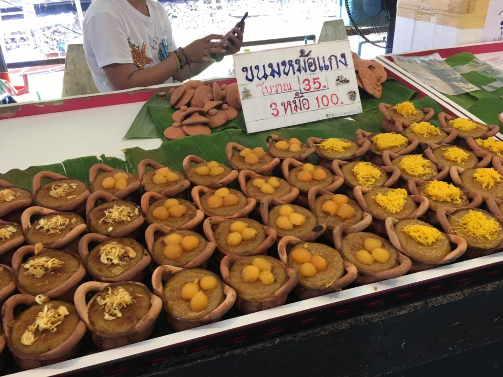 アンパワー水上マーケット,Amphawa Floating Market,ตลาดน้ำอัมพวา,タイ,バンコク,旅行,観光,スポット,水上マーケット,市場,ローカル市場,行き方,説明