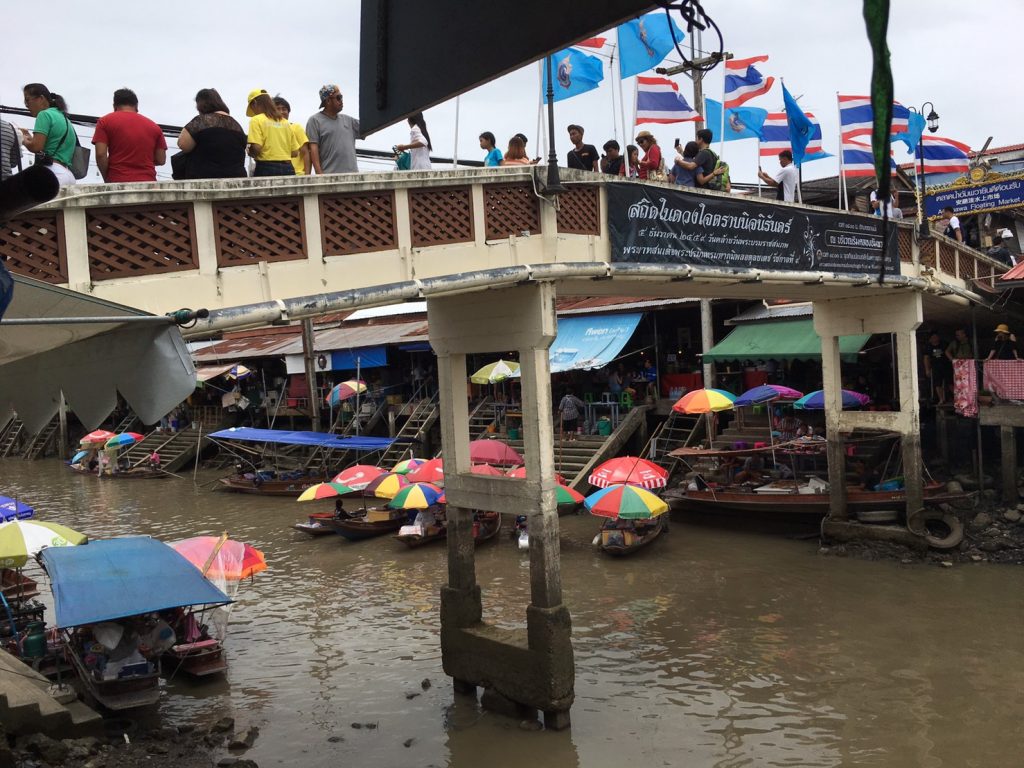 アンパワー水上マーケット,Amphawa Floating Market,ตลาดน้ำอัมพวา,タイ,バンコク,旅行,観光,スポット,水上マーケット,市場,ローカル市場,行き方,説明