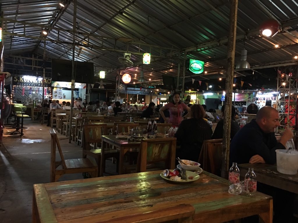 タイ,バンコク,ビアガーデン,オンヌットスクエア,Onnut Square,2,スクンビットソイ81,オンヌット駅,場所,行き方,住所