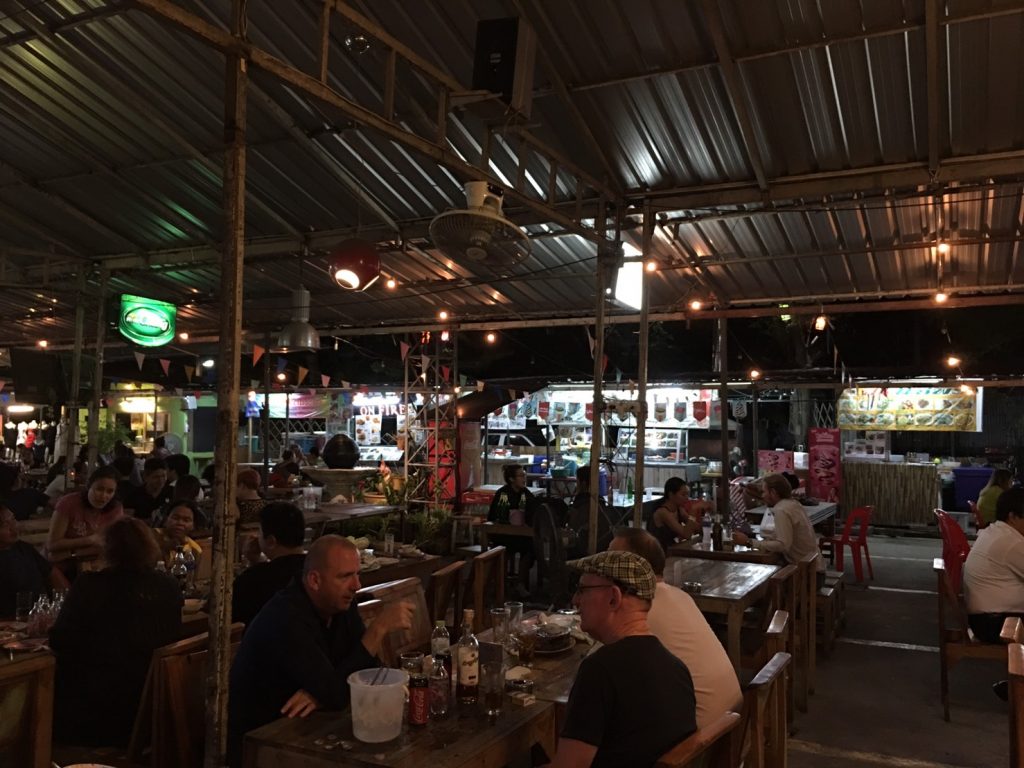 タイ,バンコク,ビアガーデン,オンヌットスクエア,Onnut Square,2,スクンビットソイ81,オンヌット駅,場所,行き方,住所