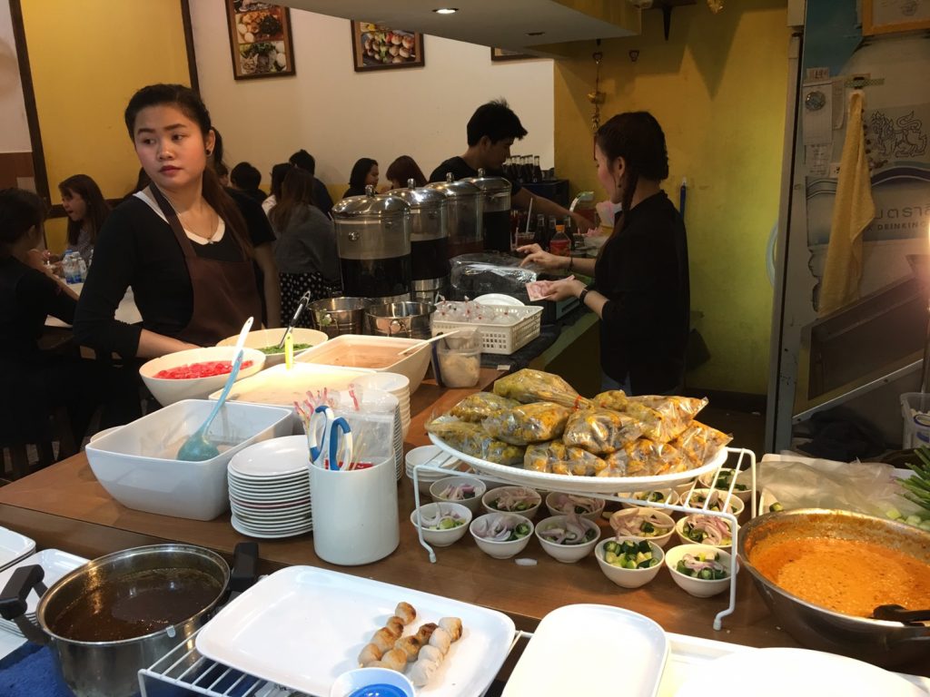 ก๋วยเตี๋ยวเรือขึ้นห้าง,クイッティアオ ルア クン ハーン,Kouay Teau Roue Kuen Hang,カオソーイ,タイ料理,フォーチュンタウン,