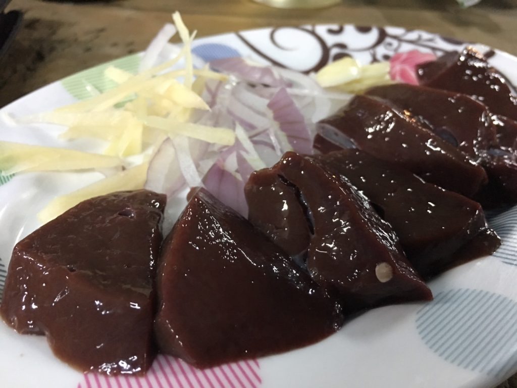 タイ,バンコク,タイ料理,イサーン料理,生レバー,ユッケ,牛刺身,プラカノン,名もなき屋台,ローカル屋台,ソイプリディー43
