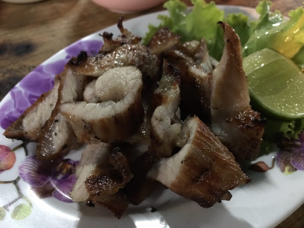 タイ,バンコク,タイ料理,イサーン料理,生レバー,ユッケ,牛刺身,プラカノン,名もなき屋台,ローカル屋台,ソイプリディー43