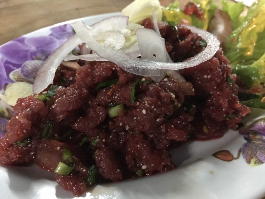 タイ,バンコク,タイ料理,イサーン料理,生レバー,ユッケ,牛刺身,プラカノン,名もなき屋台,ローカル屋台,ソイプリディー43