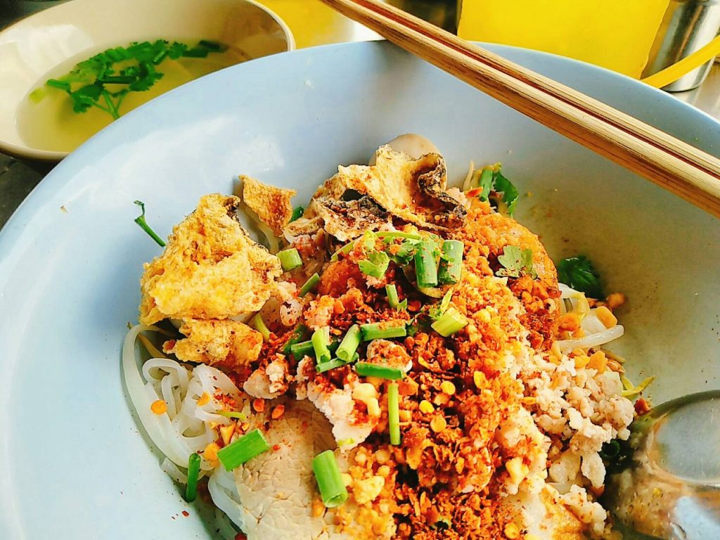 Talat phlu,ラチャダピセック,タラート・プルー駅,タイ,バンコク,タイ料理,クィッティアオ,タイラーメン,ルック チンパー ルーシャー,ร้านลูกชิ้นปลาลือชา,ローカル屋台