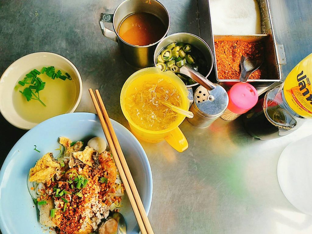 Talat phlu,ラチャダピセック,タラート・プルー駅,タイ,バンコク,タイ料理,クィッティアオ,タイラーメン,ルック チンパー ルーシャー,ร้านลูกชิ้นปลาลือชา,ローカル屋台