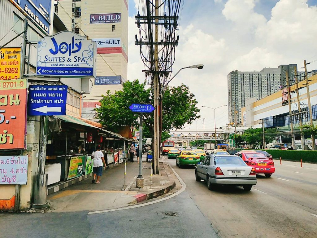 Talat phlu,ラチャダピセック,タラート・プルー駅,タイ,バンコク,タイ料理,クィッティアオ,タイラーメン,ルック チンパー ルーシャー,ร้านลูกชิ้นปลาลือชา,ローカル屋台