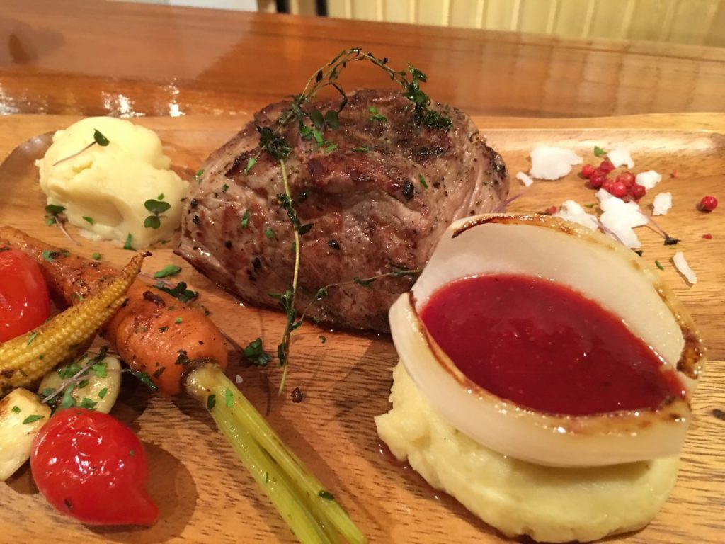 タイ,ハイドアウト,HIDE OUT,バンコク,トンロー,ラマ4,ステーキ,イタリアン,ピザ,パスタ,バー,Bar,Steak,ビストロ,安い,おすすめ