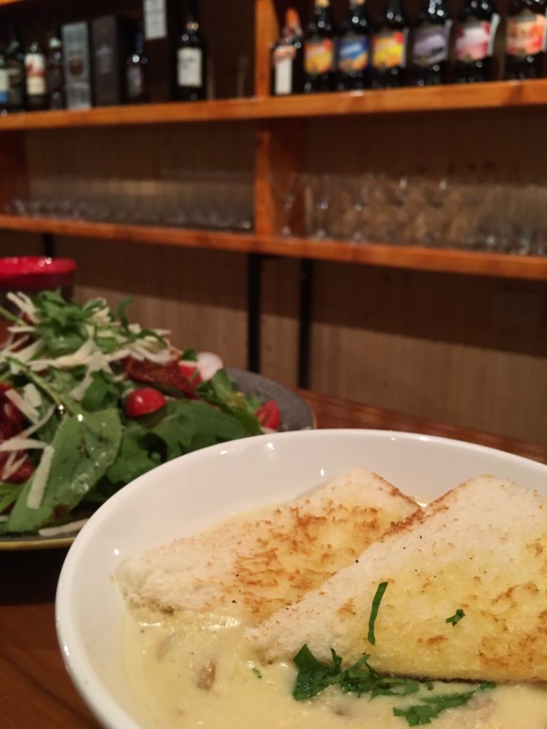 タイ,ハイドアウト,HIDE OUT,バンコク,トンロー,ラマ4,ステーキ,イタリアン,ピザ,パスタ,バー,Bar,Steak,ビストロ,安い,おすすめ