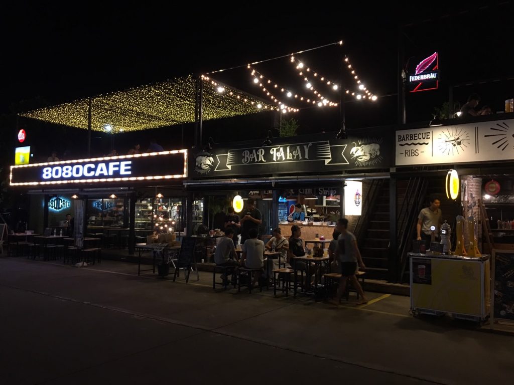 ตลาดนัดรถไฟ ศรีนครินทร์,タイ,バンコク,観光,スポット,おすすめ,買い物,市場,ナイトマーケット,タラートナット ロットファイ・シーナカリン,talat nat rotfai srinakarin