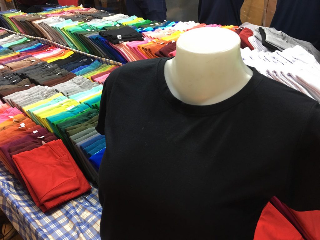 ตลาดนัดรถไฟ ศรีนครินทร์,タイ,バンコク,観光,スポット,おすすめ,買い物,市場,ナイトマーケット,タラートナット ロットファイ・シーナカリン,talat nat rotfai srinakarin